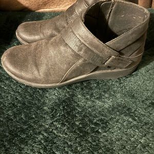 Clark’s booties, black, size 8.5